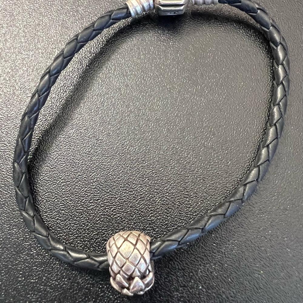 Pandora Moments Black Leather Sterling Silver 925 Acorn Charm Bracelet - Picture 2 of 8